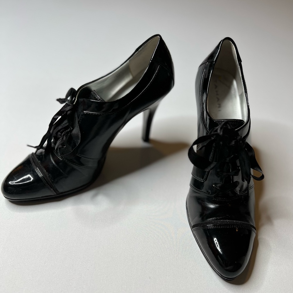 Tahari Larry Lace Up Shoes